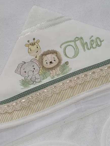 Kit Toalha com Capuz Personalizada + Prendedor de Chupeta