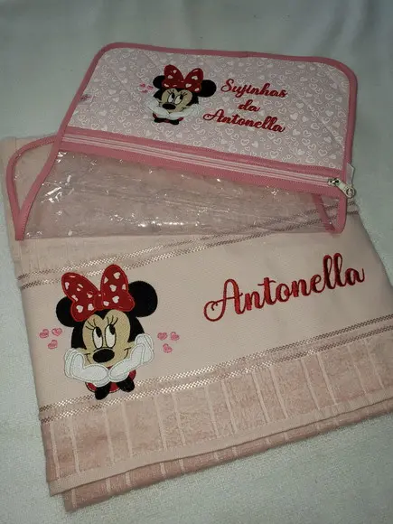 Kit Toalha de Banho e Saquinho Roupa Suja