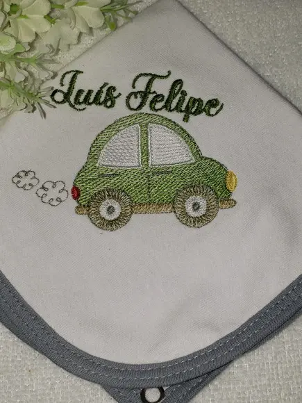 Paninho de Boca Bordado com Prendedor de Chupeta Up