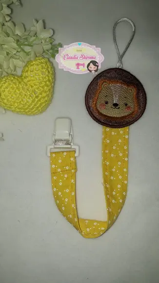 Prendedor de chupeta bordado