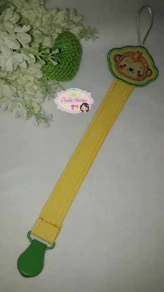 Prendedor de chupeta bordado
