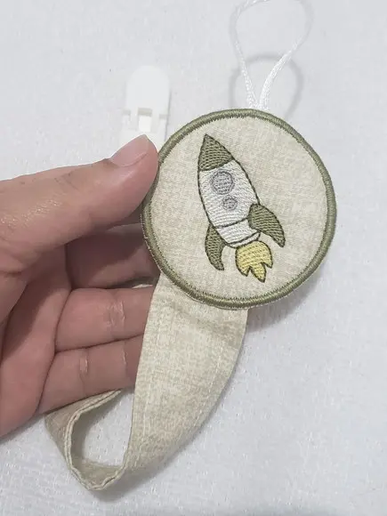 Prendedor de Chupeta Bordado