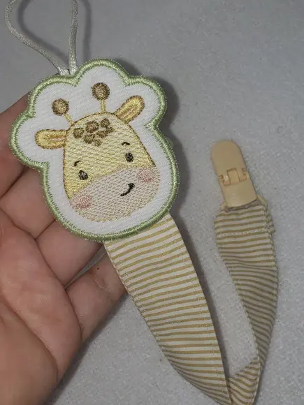 Prendedor de Chupeta Bordado