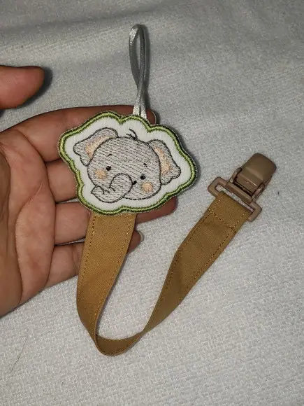 Prendedor de Chupeta Bordado