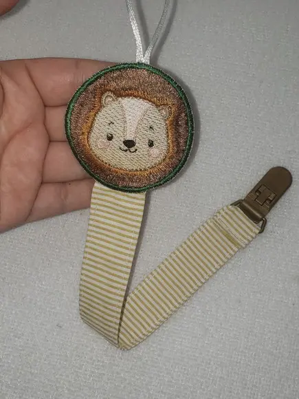 Prendedor de Chupeta Bordado