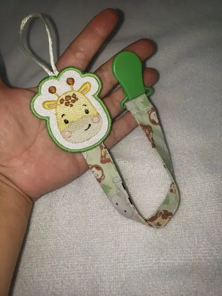 Prendedor de Chupeta Bordado