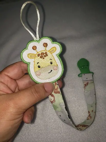 Prendedor de Chupeta Bordado