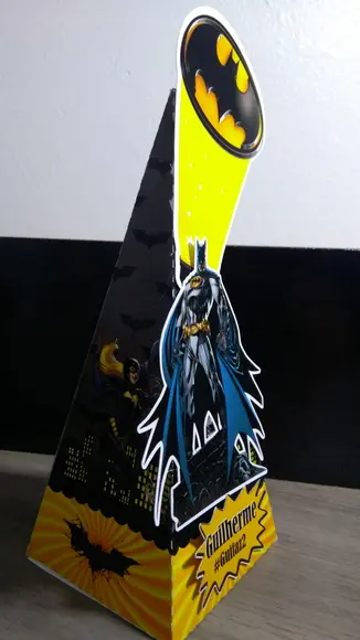 Caixa Piramide - Batman
