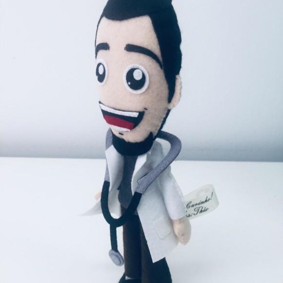 Boneco médico