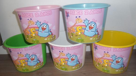 Balde de Pipoca Várias Cores de 1,5l Tema Galinha Pintadinha