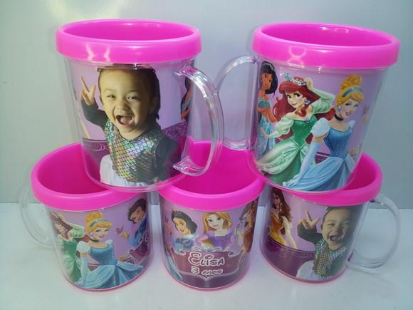 Caneca Acrílica com Foto de Rosquear 350ml Tema Princesas