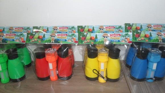 Kit Acampamento Binoculo Colorido + Lanterna