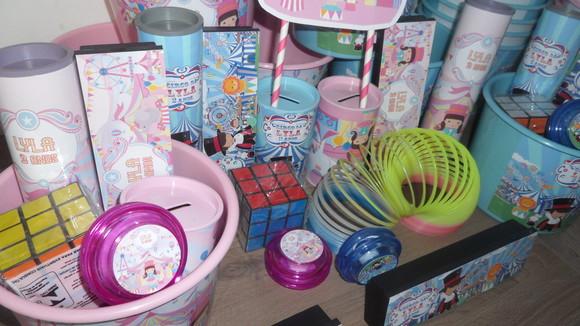 Kit Balde Pipoca+domino+pega Varetas+cofrinho+ioio+cubo+mola