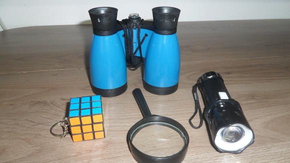 Kit Binoculo + Lanterna + Lupa + Mini Chaveiro Cubo Mágico