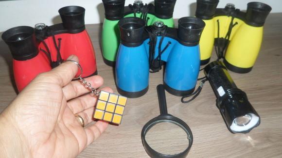 Kit Binoculo + Lanterna + Lupa + Mini Chaveiro Cubo Mágico