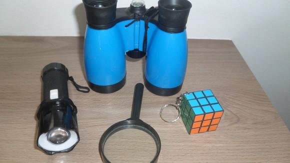 Kit Binoculo + Lanterna + Lupa + Mini Chaveiro Cubo Mágico