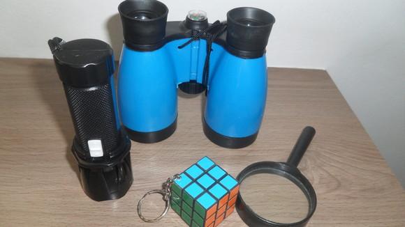 Kit Binoculo + Lanterna + Lupa + Mini Chaveiro Cubo Mágico
