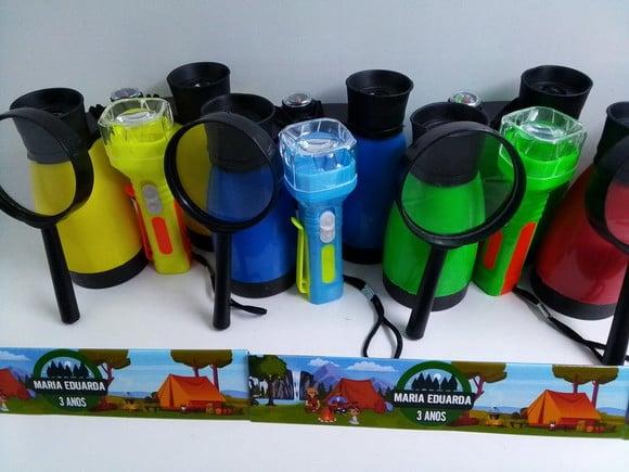 Kit Binoculo + Lanterna Colorida + Lupa Tema Acampamento
