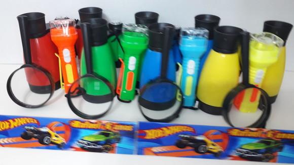 Kit Binoculo + Lanterna Colorida + Lupa Tema Hot Wheels