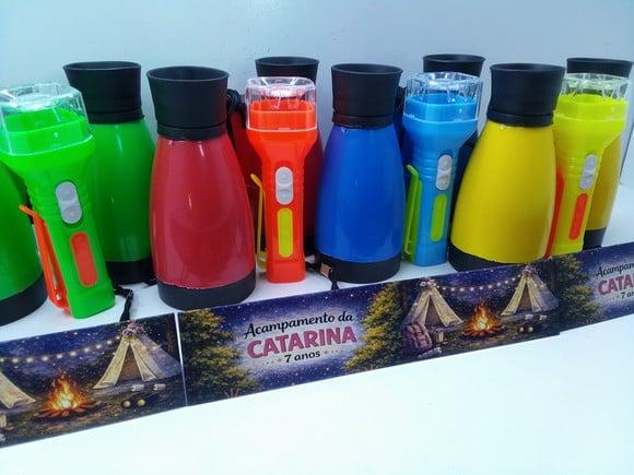 Kit Binoculo + Lanterna Cores Sortidas Tema Acampamento