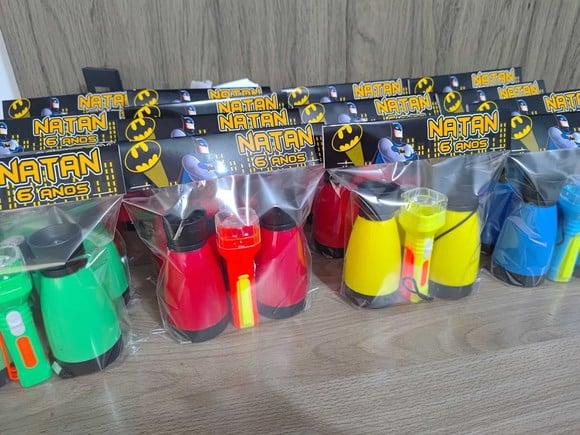 Kit Binoculo + Lanterna Cores Sortidas Tema Batman