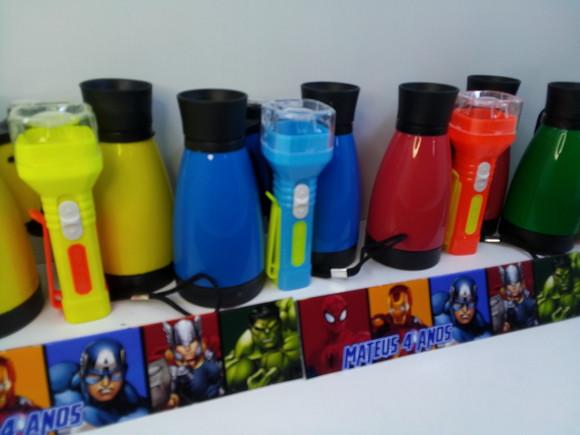 Kit Binoculo + Lanterna Cores Sortidas Tema Herois