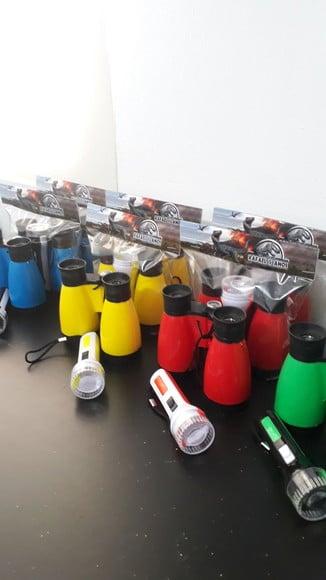 Kit Binoculo + Lanterna Tema Dinossauros