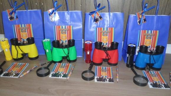 Kit Binoculo+lanterna+lupa+sacolinha+bloquinho+mini Lapis