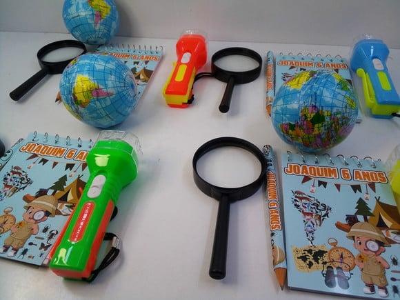 Kit Bloquinho + Mini Lápis + Lanterna + Lupa + Bola Macia