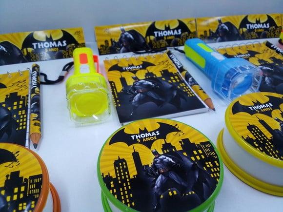 Kit Bloquinho + Mini Lápis + Lanterna + Copo Retrátil Batman