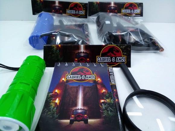Kit Bloquinho + Mini Lápis + Lanterna + Lupa Jurassic Park
