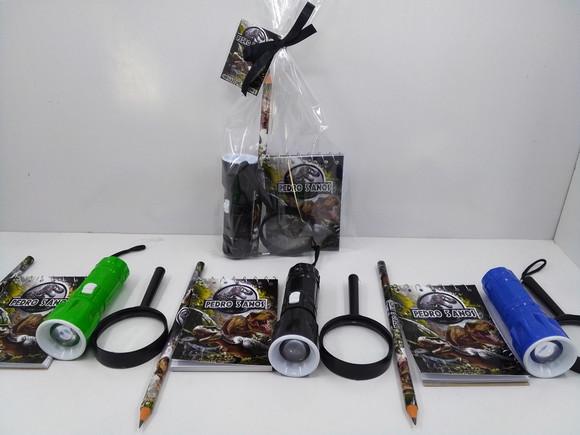 Kit Bloquinho + Mini Lápis + Lanterna + Lupa Tema Dinossauro
