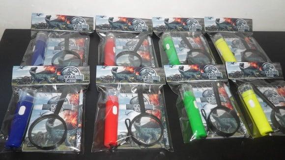 Kit Bloquinho + Mini Lápis + Lanterna + Lupa Tema Dinossauro