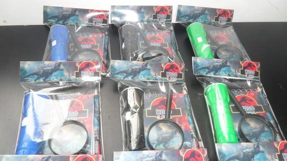 Kit Bloquinho + Mini Lápis + Lanterna + Lupa Tema Dinossauro