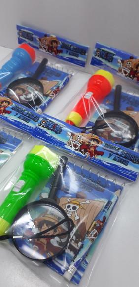 Kit Bloquinho + Mini Lápis + Lanterna + Lupa Tema One Piece