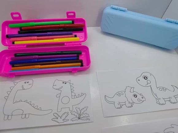 Kit Canetinhas com 12 Cores + Estojo + 6 Desenhos Dinossauro