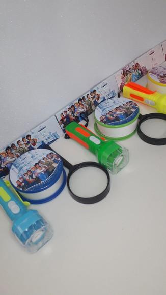 Kit Copo Retrátil + Lanterna + Lupa Principes e Princesas
