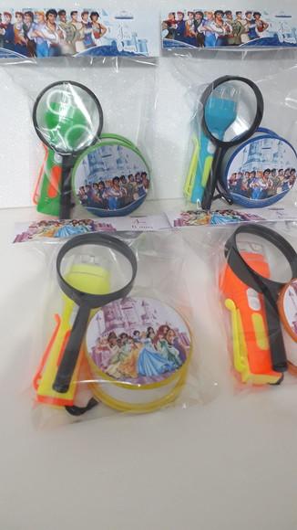 Kit Copo Retrátil + Lanterna + Lupa Principes e Princesas