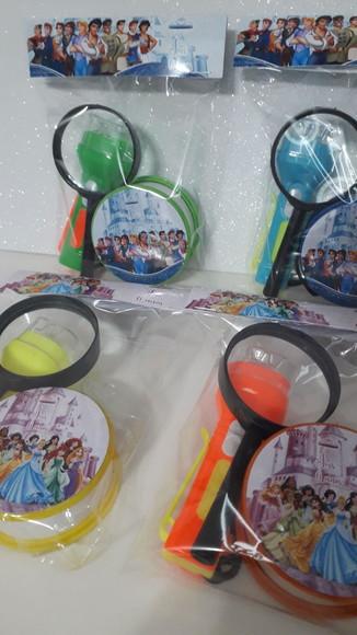 Kit Copo Retrátil + Lanterna + Lupa Principes e Princesas