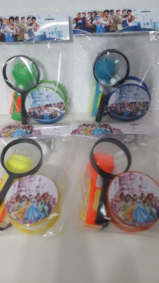 Kit Copo Retrátil + Lanterna + Lupa Principes e Princesas