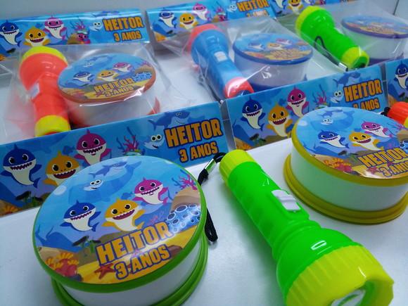Kit Copo Retrátil + Lanterna Baby Shark