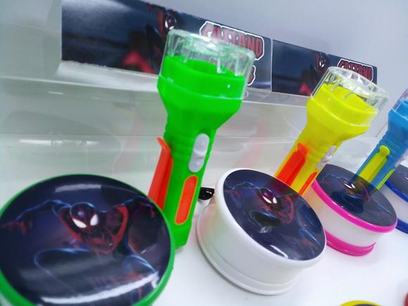 Kit Copo Retrátil + Lanterna Homem Aranha Black