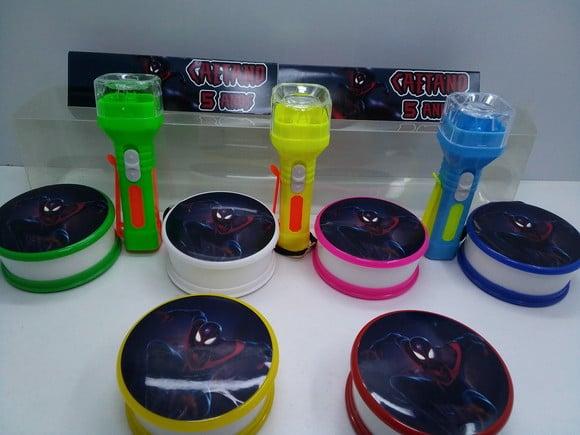 Kit Copo Retrátil + Lanterna Homem Aranha Black
