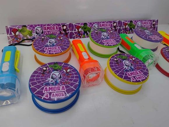 Kit Copo Retrátil + Lanterna Homem de Aranha e Seus Amigos