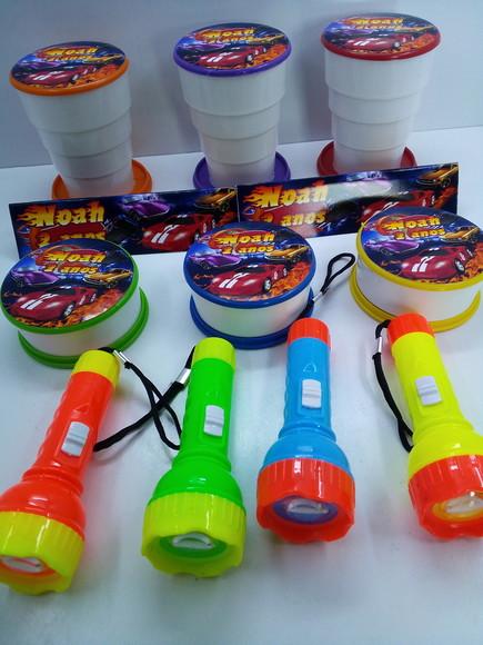 Kit Copo Retrátil + Lanterna Hot Wheels