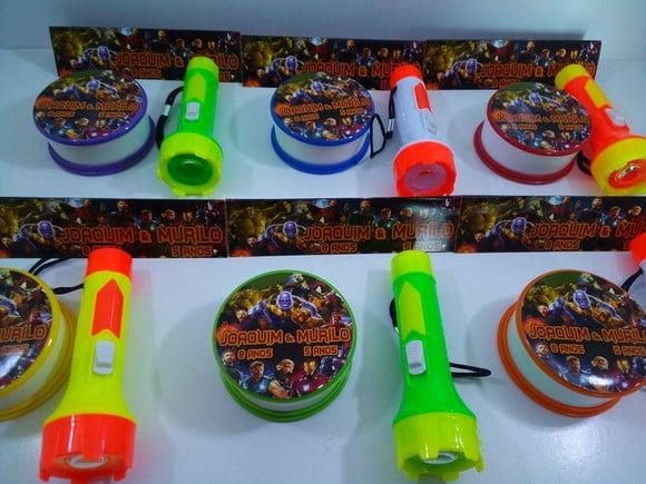 Kit Copo Retrátil + Lanterna Personalizado Vingadores