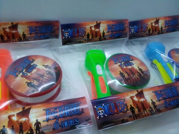 Kit Copo Retrátil + Lanterna Tema One Piece
