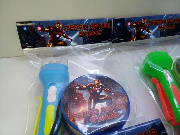 Kit Copo Retrátil + Lanterna Tema Homem de Ferro