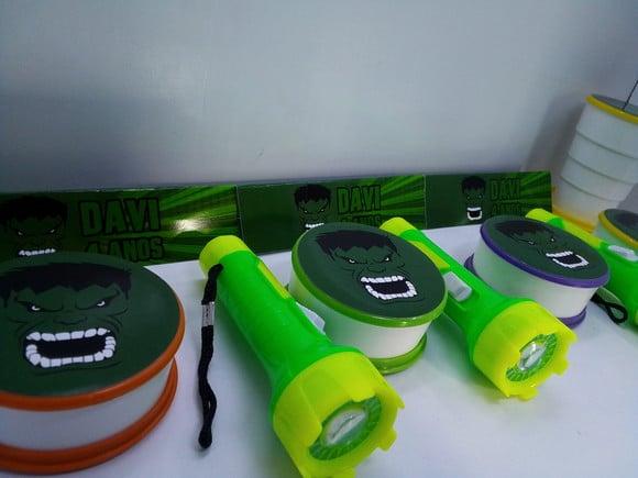 Kit Copo Retrátil + Lanterna Tema Hulk