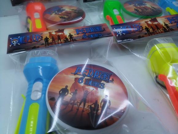 Kit Copo Retrátil + Lanterna Tema One Piece